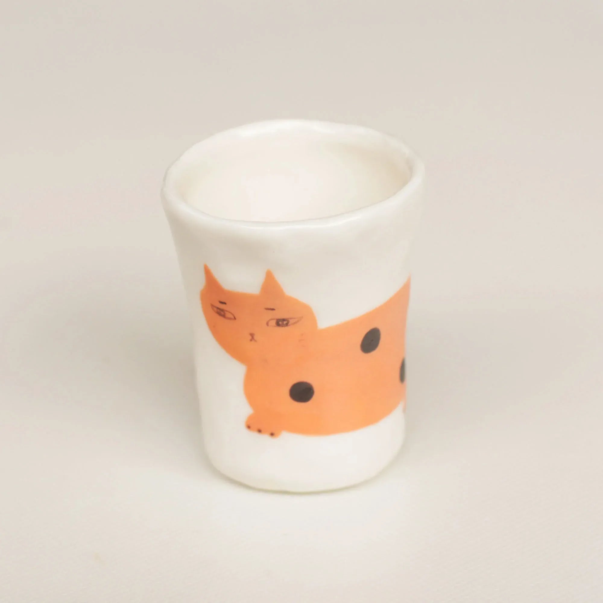 Holding a cup | Hand-drawn sausage cat - PetCeramicArt