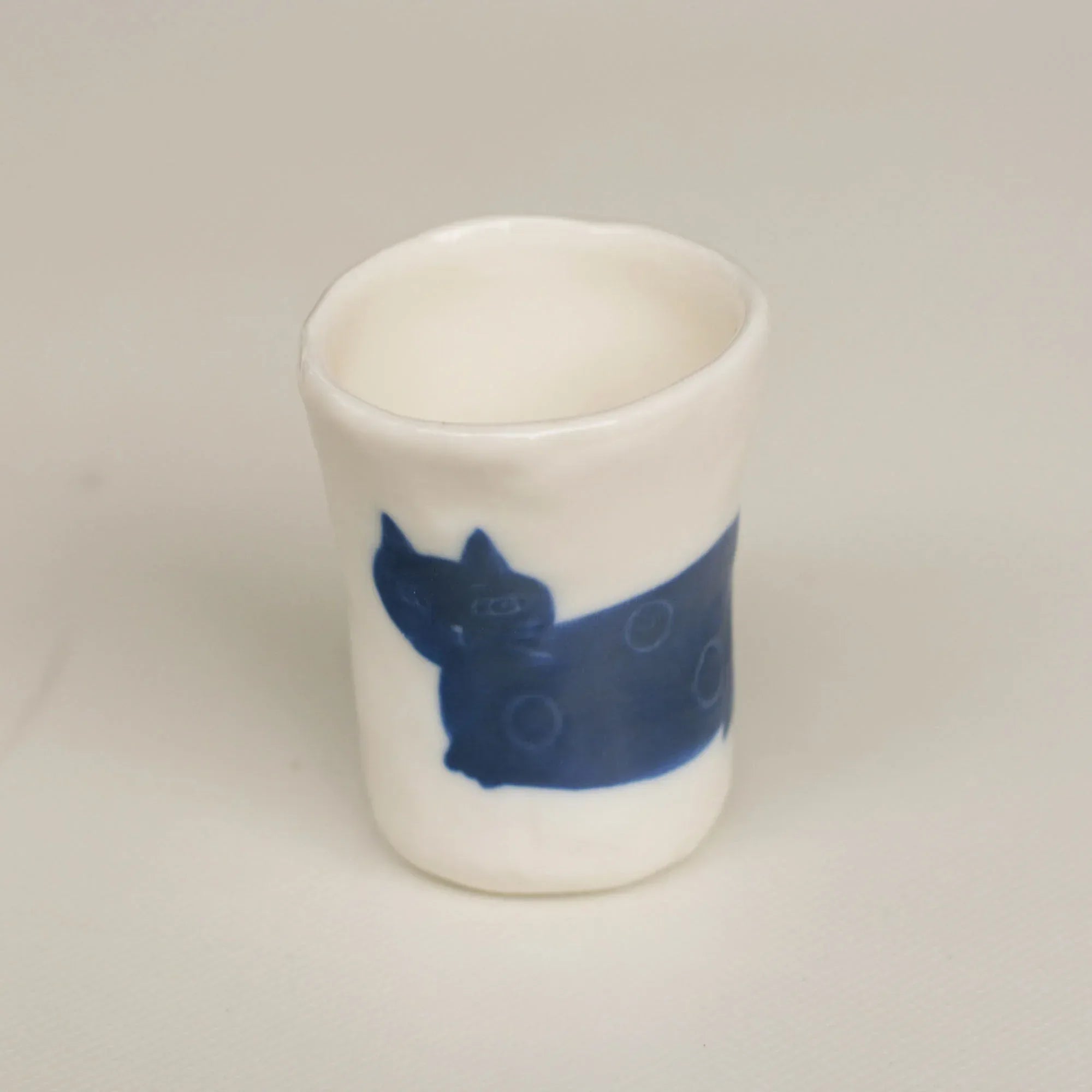 Holding a cup | Hand-drawn sausage cat - PetCeramicArt