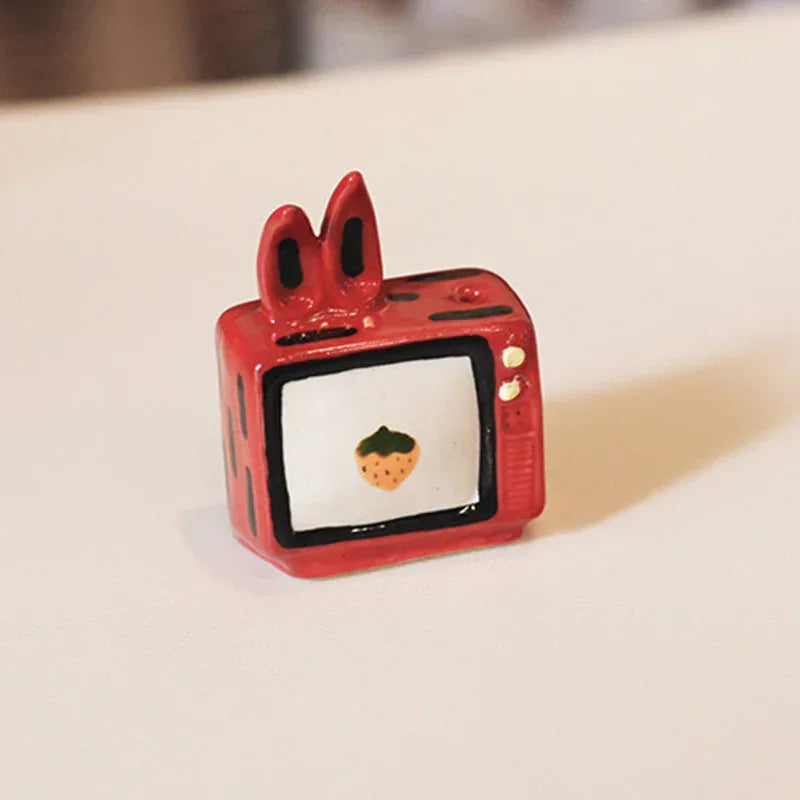 Ceramic refrigerator magnets | Retro painted television - PetCeramicArt