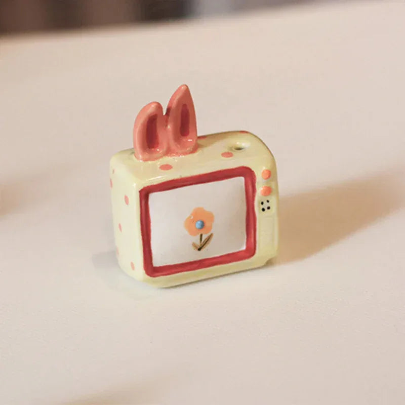 Ceramic refrigerator magnets | Retro painted television - PetCeramicArt