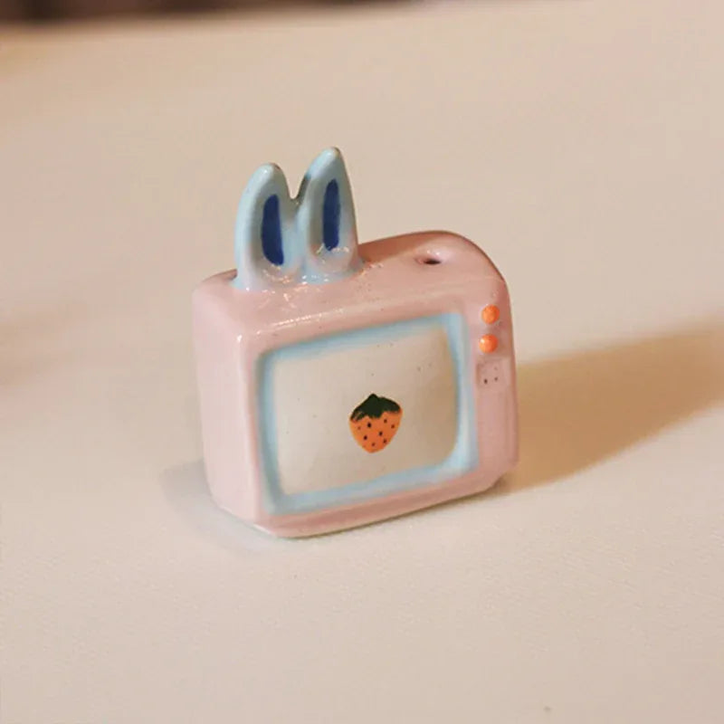 Ceramic refrigerator magnets | Retro painted television - PetCeramicArt