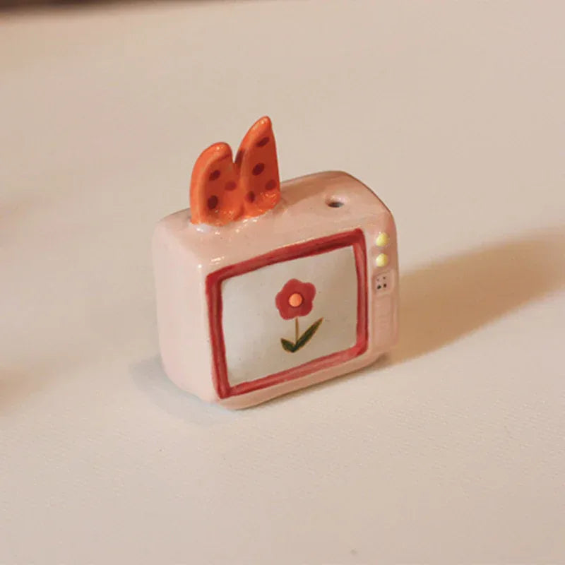 Ceramic refrigerator magnets | Retro painted television - PetCeramicArt