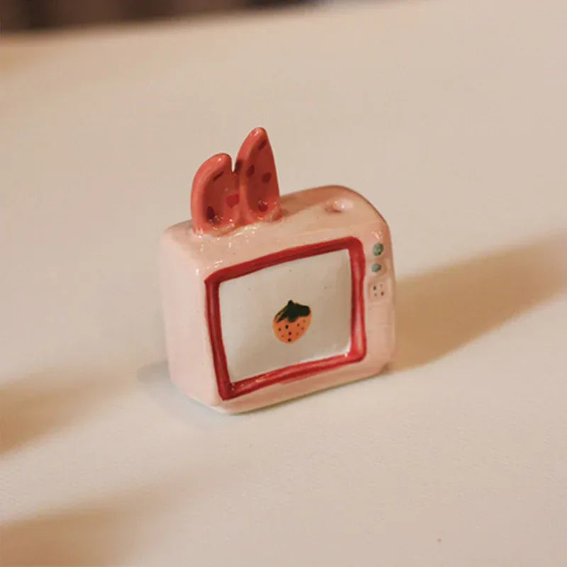 Ceramic refrigerator magnets | Retro painted television - PetCeramicArt